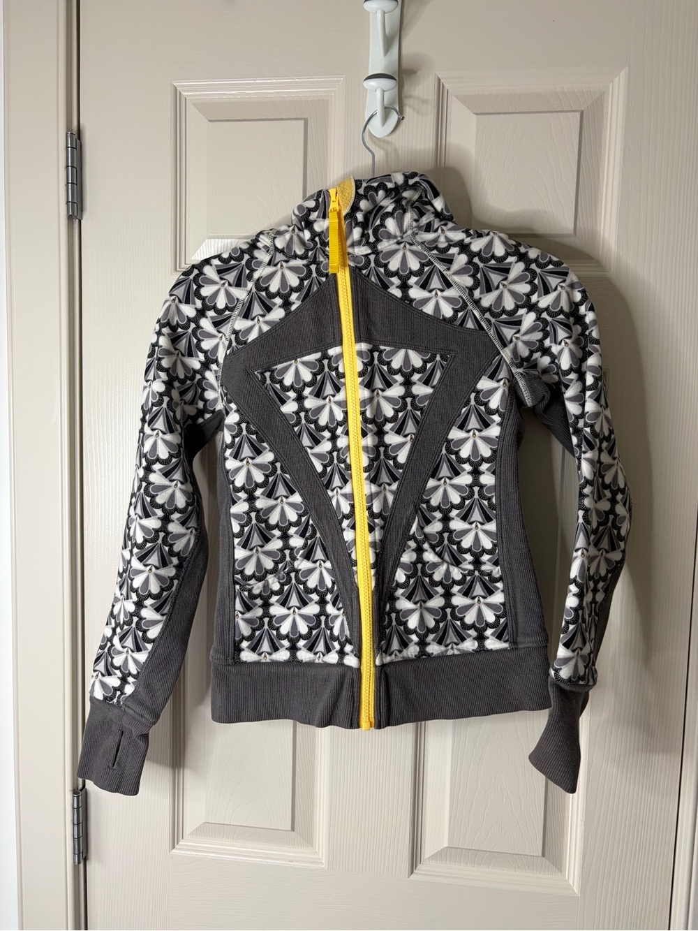 🦋 IVIVVA - Size 12 Grey Yellow Zip Up Hoodie